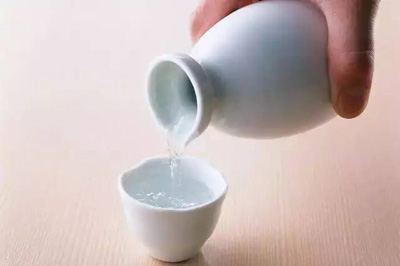 青春痘的形成因素有哪些